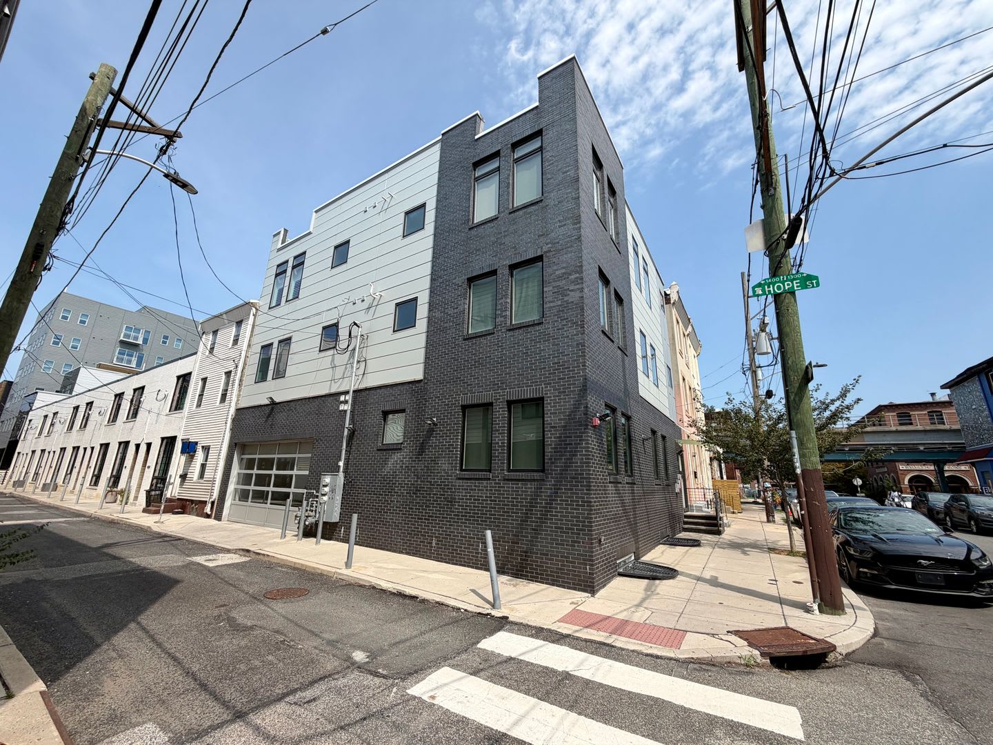 Stunning 2-Bedroom Home in Olde Kensington! Available NOW! – photo 3