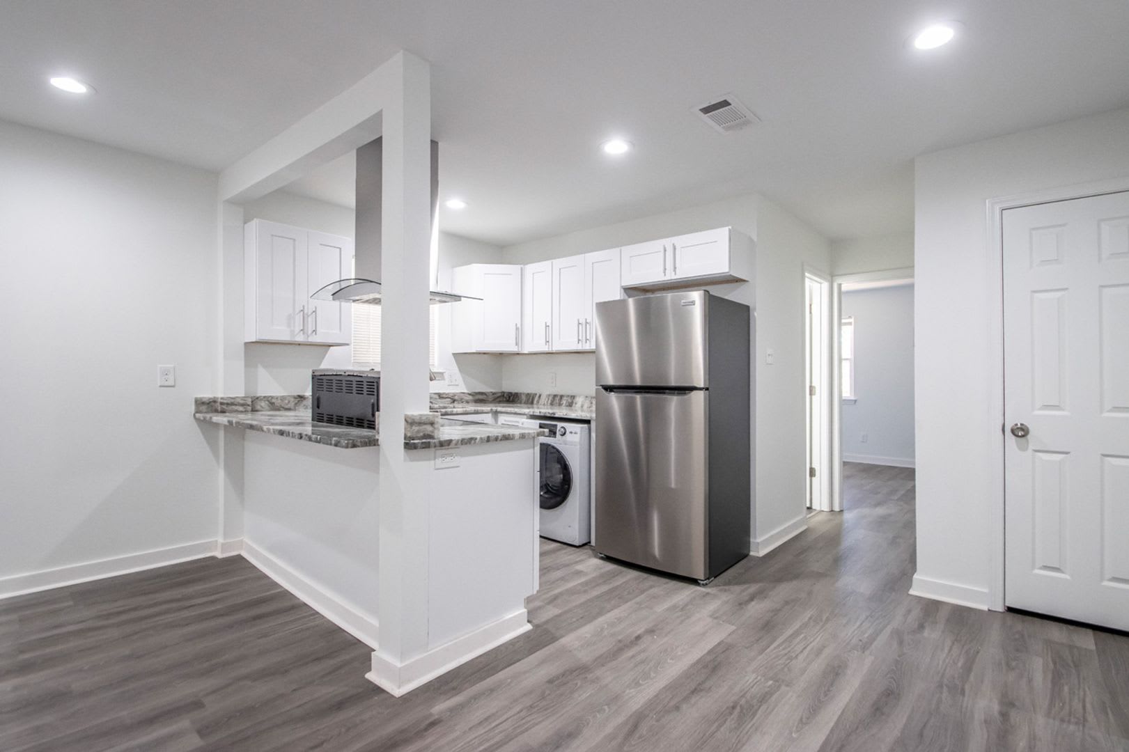 201 N Pierce St – photo 3