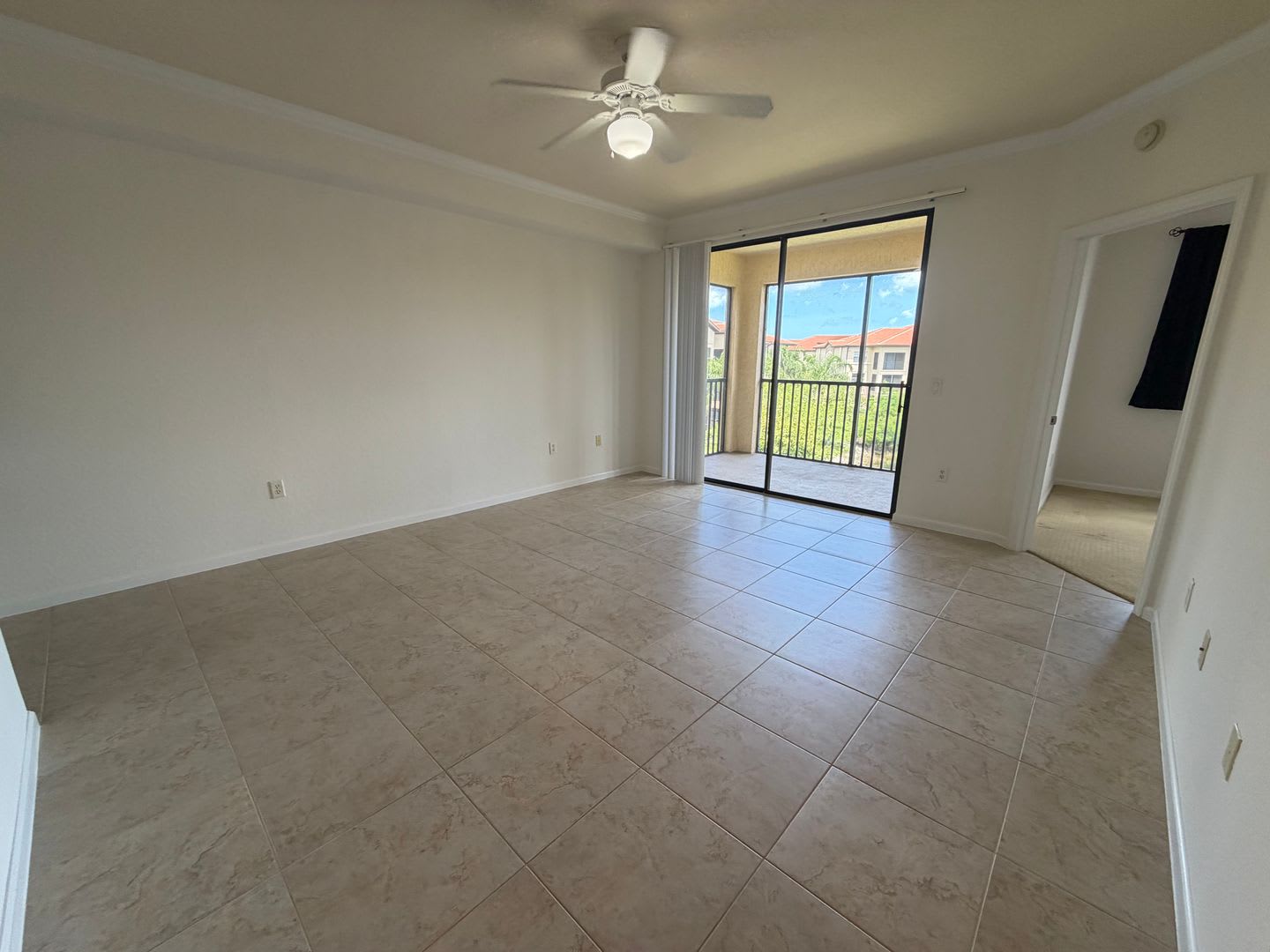 Annual Rental Positano Place Unfurnished 1 Bed 1 Bath With Lake View And New Appliances – photo 3