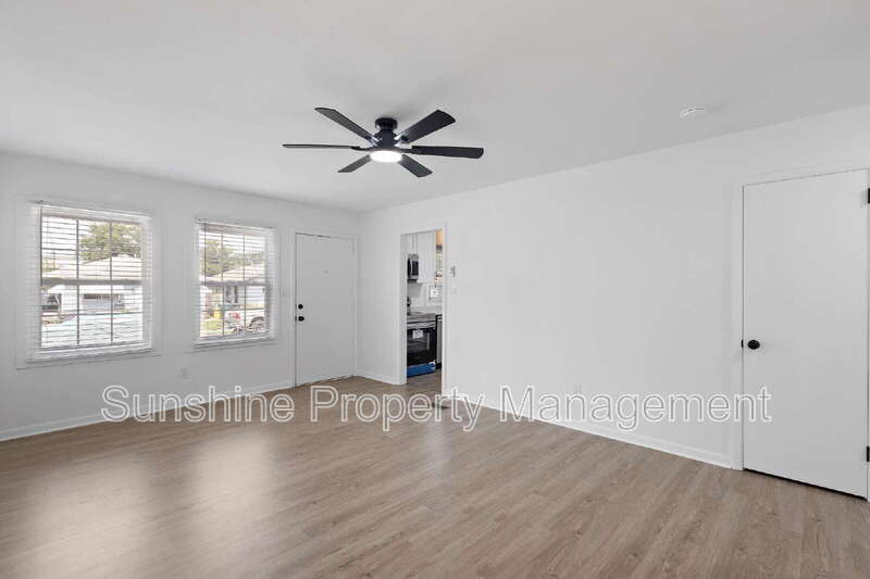 906 37th St – photo 3