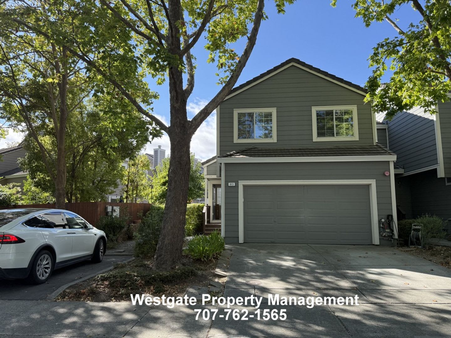 Beautifully Remodeled 3/2.5 Townhome – photo 2