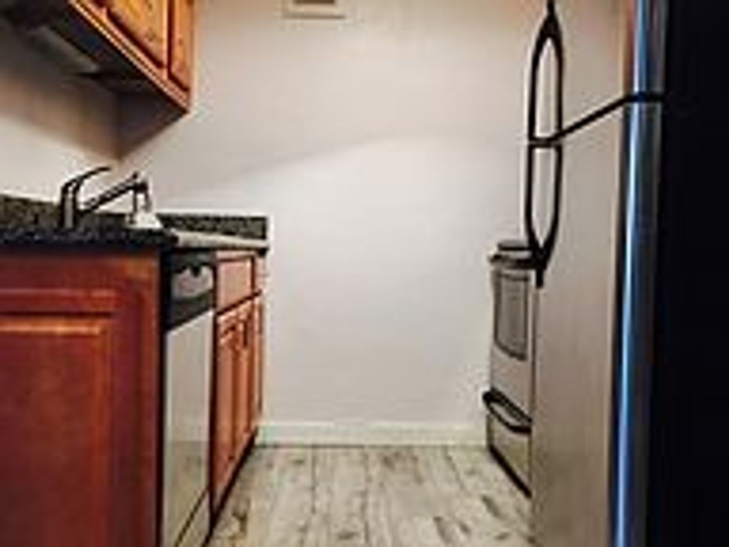Beautiful, Bright and Spacious Condo near Downtown! – photo 3