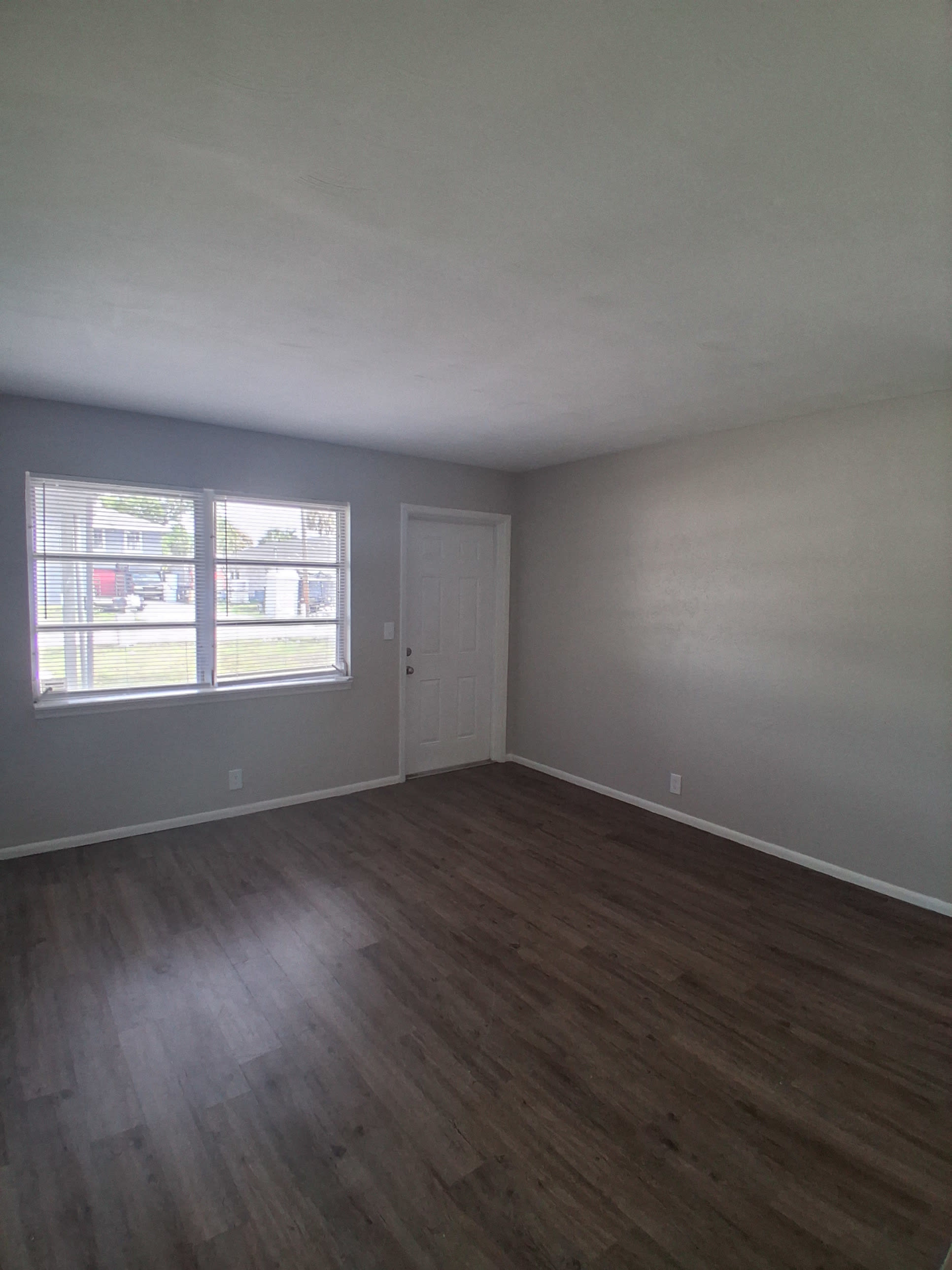 4104 Desoto Avenue – photo 4