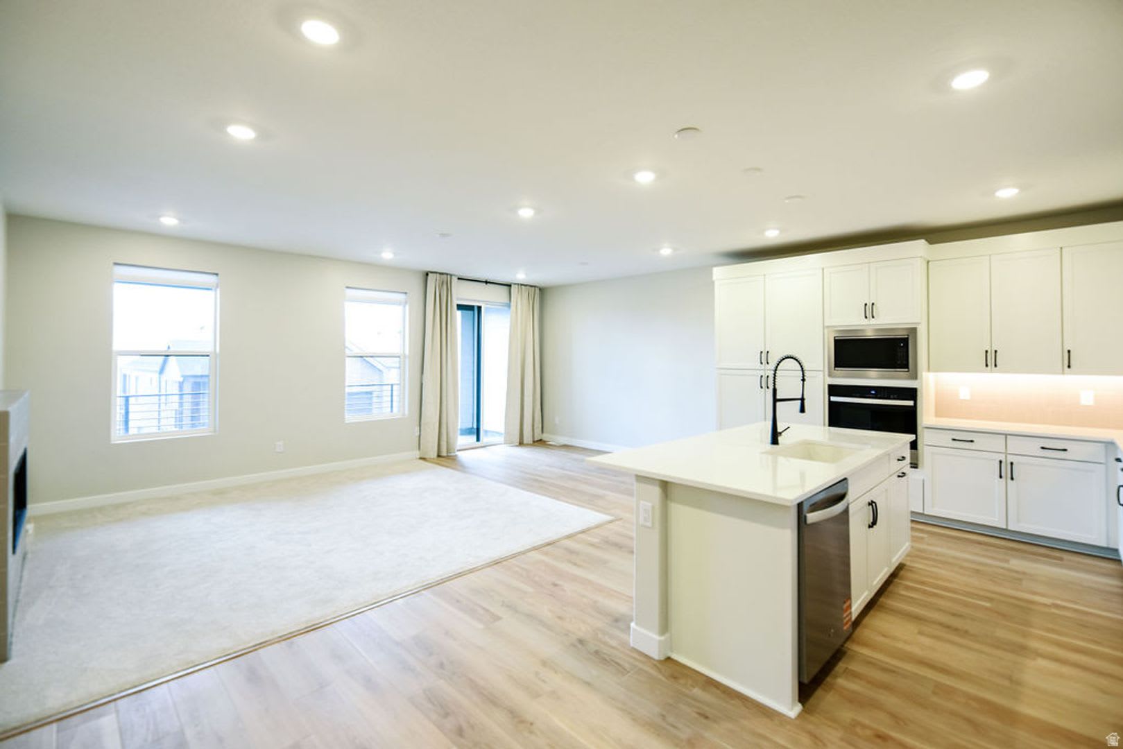 Luxury Townhome with Sweeping Mountain & Valley Views – photo 5