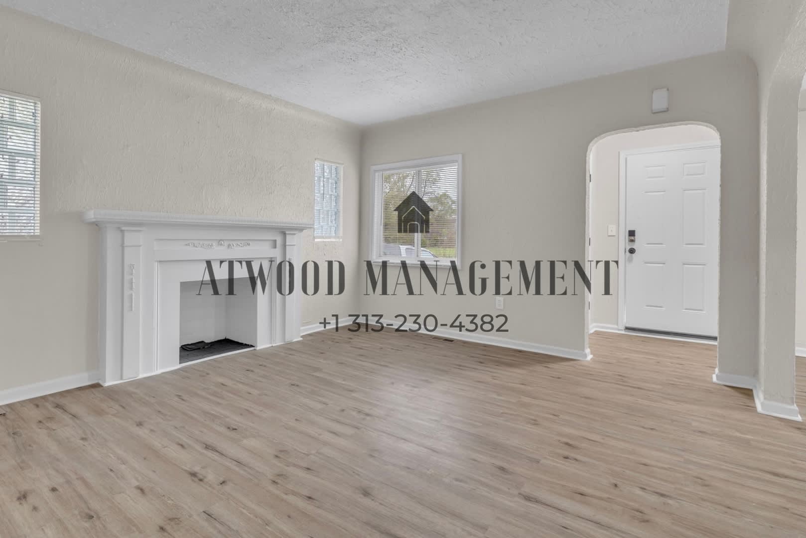 This beautifully updated 2-bedroom, 1-bath single-family home is ready for move-in! – photo 2