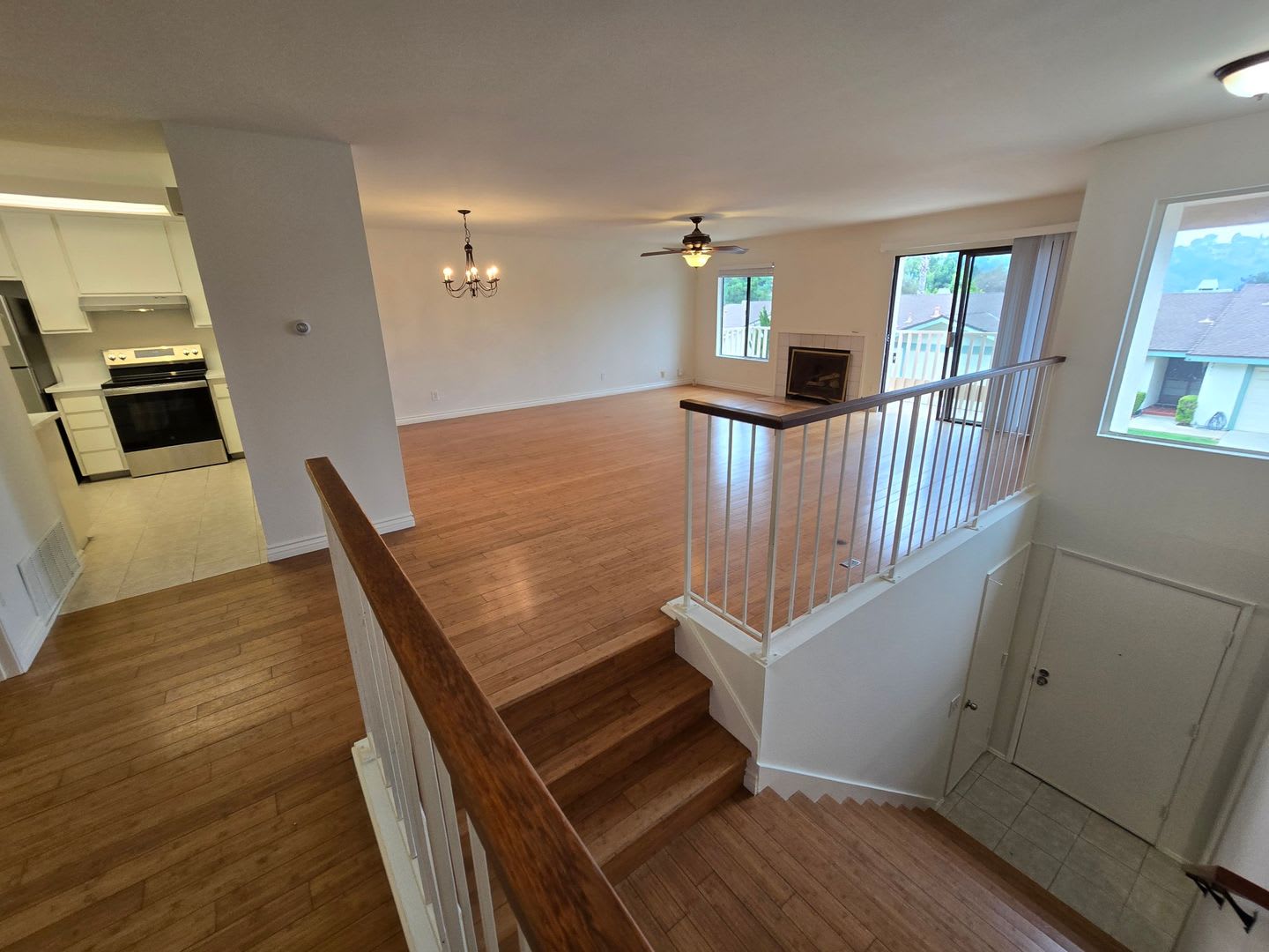 Move Special 1 2 Off 1St Month S Rent Beautifully Updated West Clairemont Townhome Prime 92117 Location – photo 2