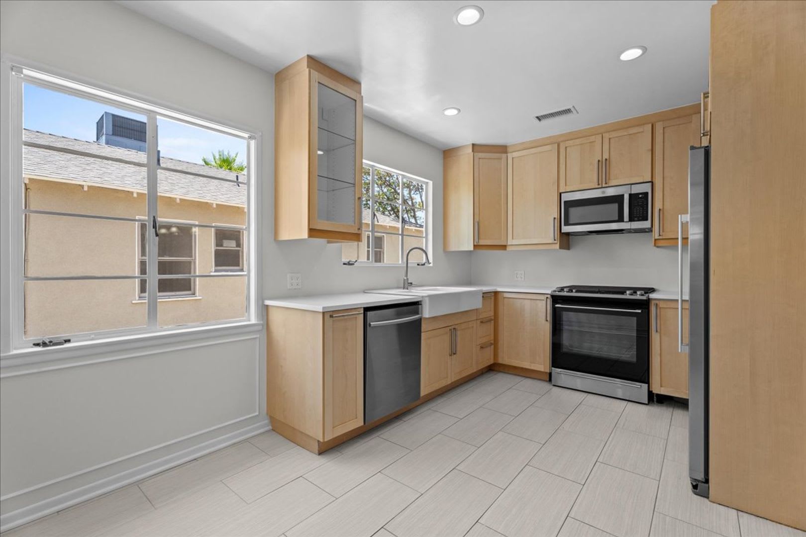 Charming Updated 2-Bedroom Van Nuys Home with Garage and Private Yard – photo 4