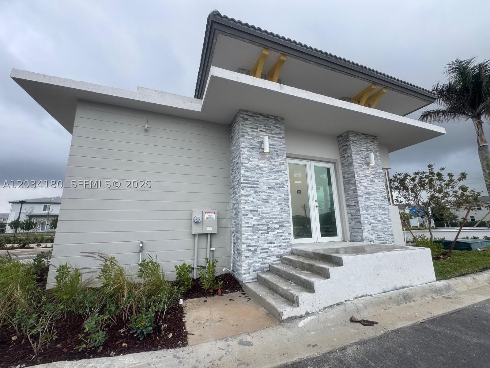 705 SE 13th St Cir – photo 4