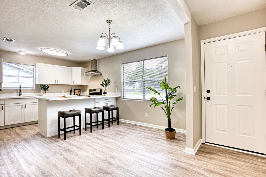 726 Fleming Rd – photo 5
