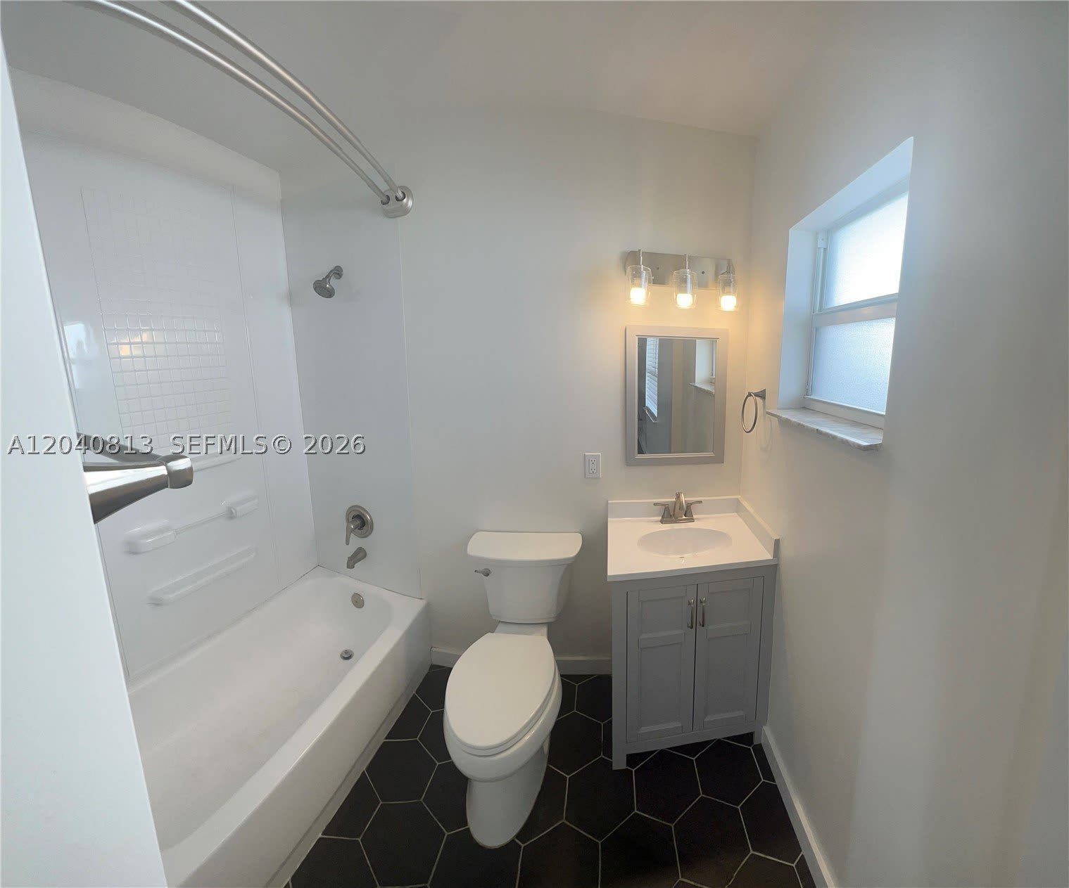 1015 SW 4th Ave – photo 3
