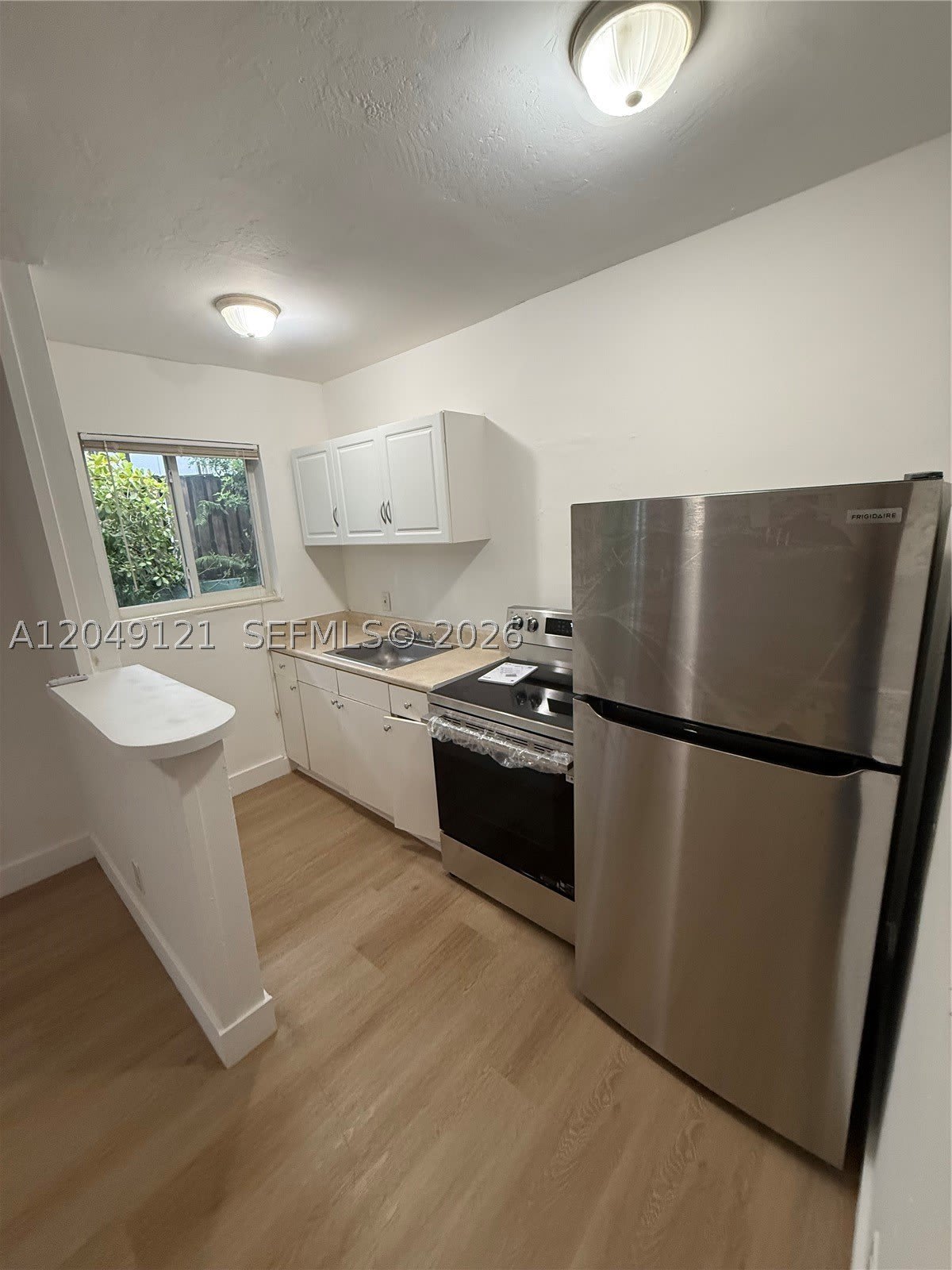 469 SW 3rd St – photo 4