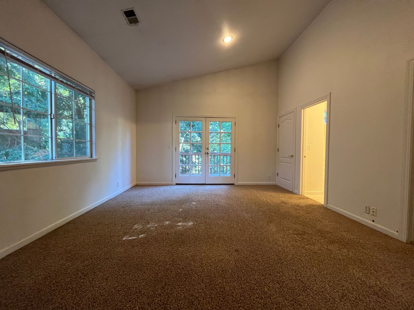Spacious 3 Bedroom 2 5 Bathroom W Bonus Room And 2 Car Garage – photo 5