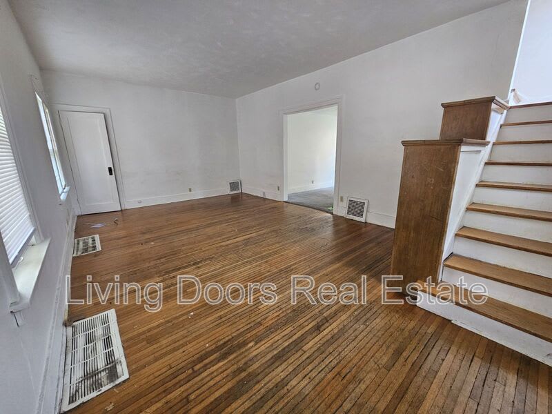 2135 Garfield St. – photo 4