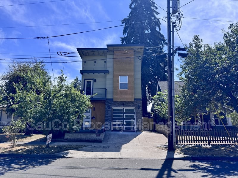 832 Southeast Cedar Street – photo 1
