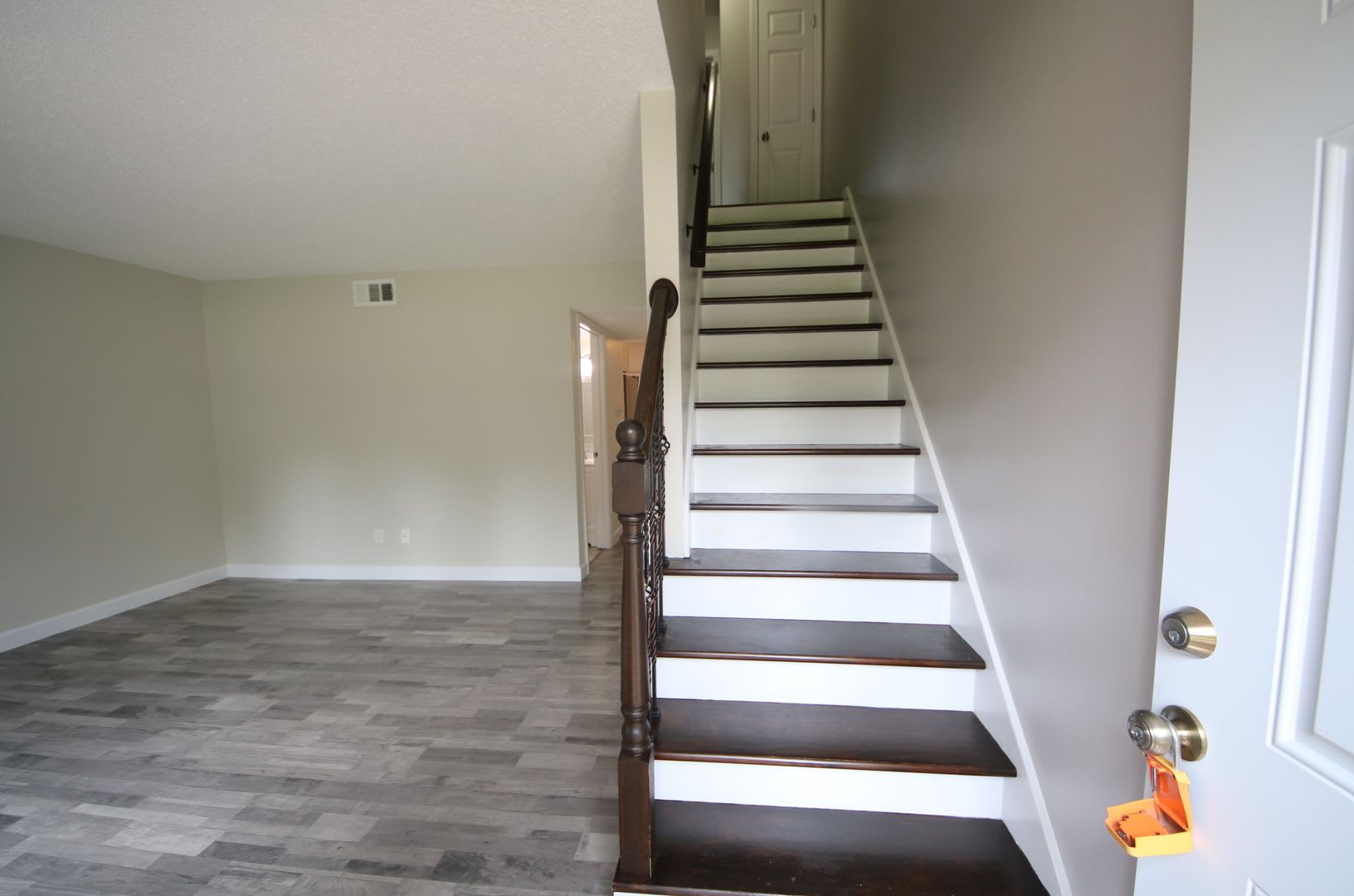 2 Bed/1.5 Bath House Available for Rent – photo 3