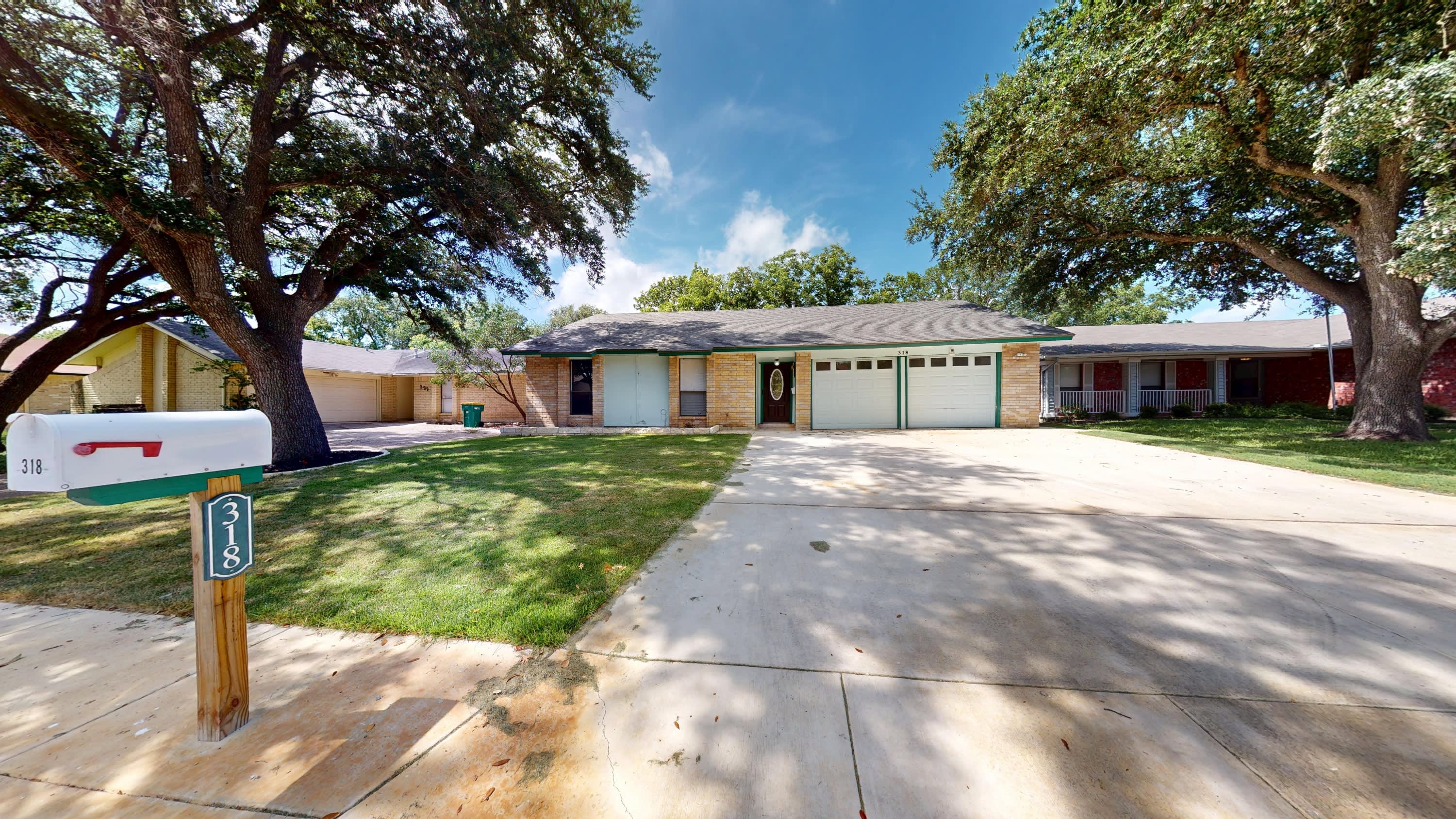 318 Renee Drive – photo 1