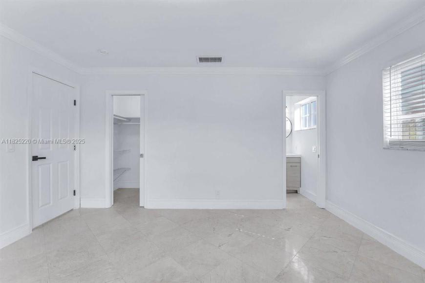 2005 N 36Th Ave – photo 5