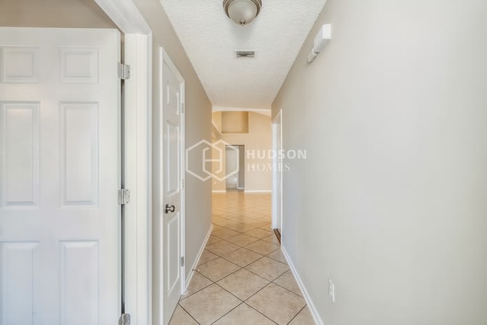 2044 Hunters Trace Circle – photo 4