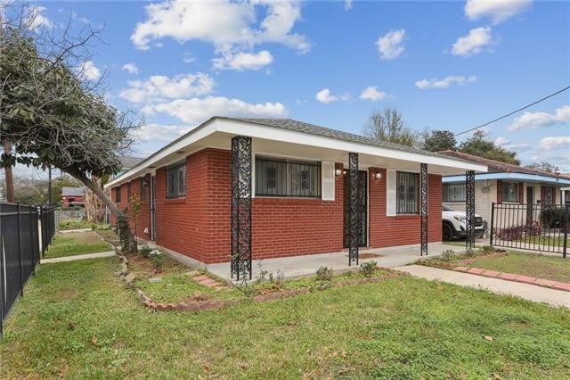 7551 OAK Street – photo 2