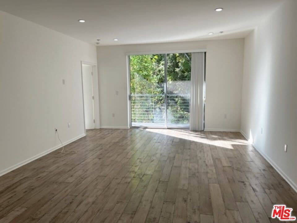 1611 S Beverly Glen – photo 3