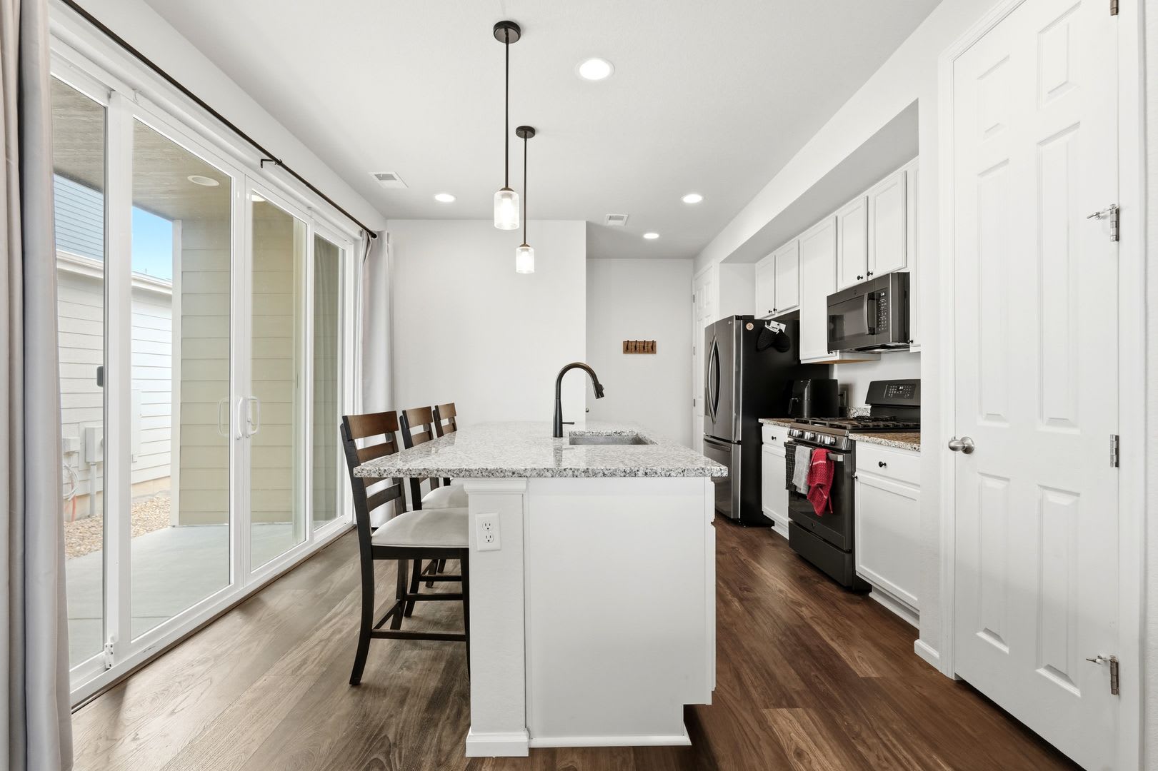 Beautiful Frederick Townhome with Two En-Suite Bedrooms & 2-Car Garage – photo 2