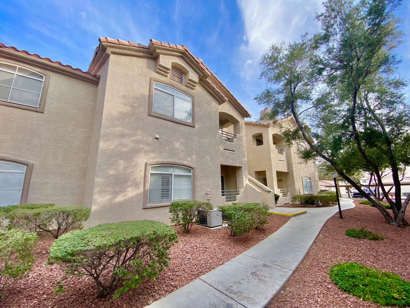 Cute 1St Floor Condo Unit 1 Bedroom 1 Full Bath In A Gated Community Community Features A Pool And Spa Community Exercise Room And Clubhouse – photo 1