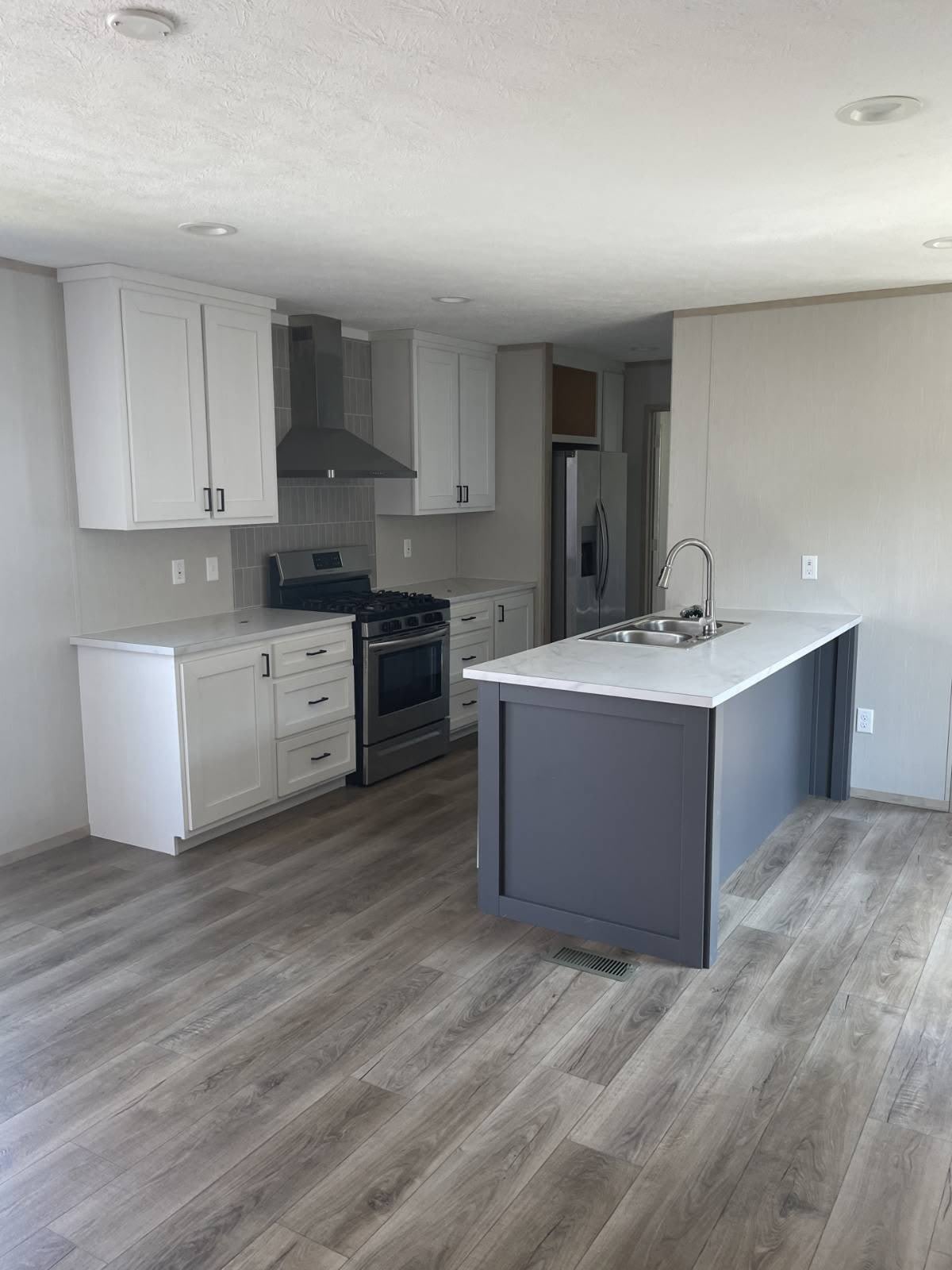 6621 W Ridge Road – photo 2