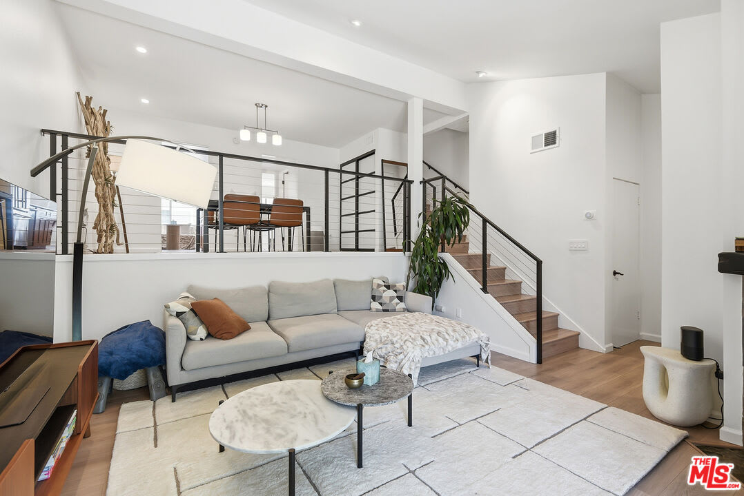 4314 Glencoe Avenue – photo 2