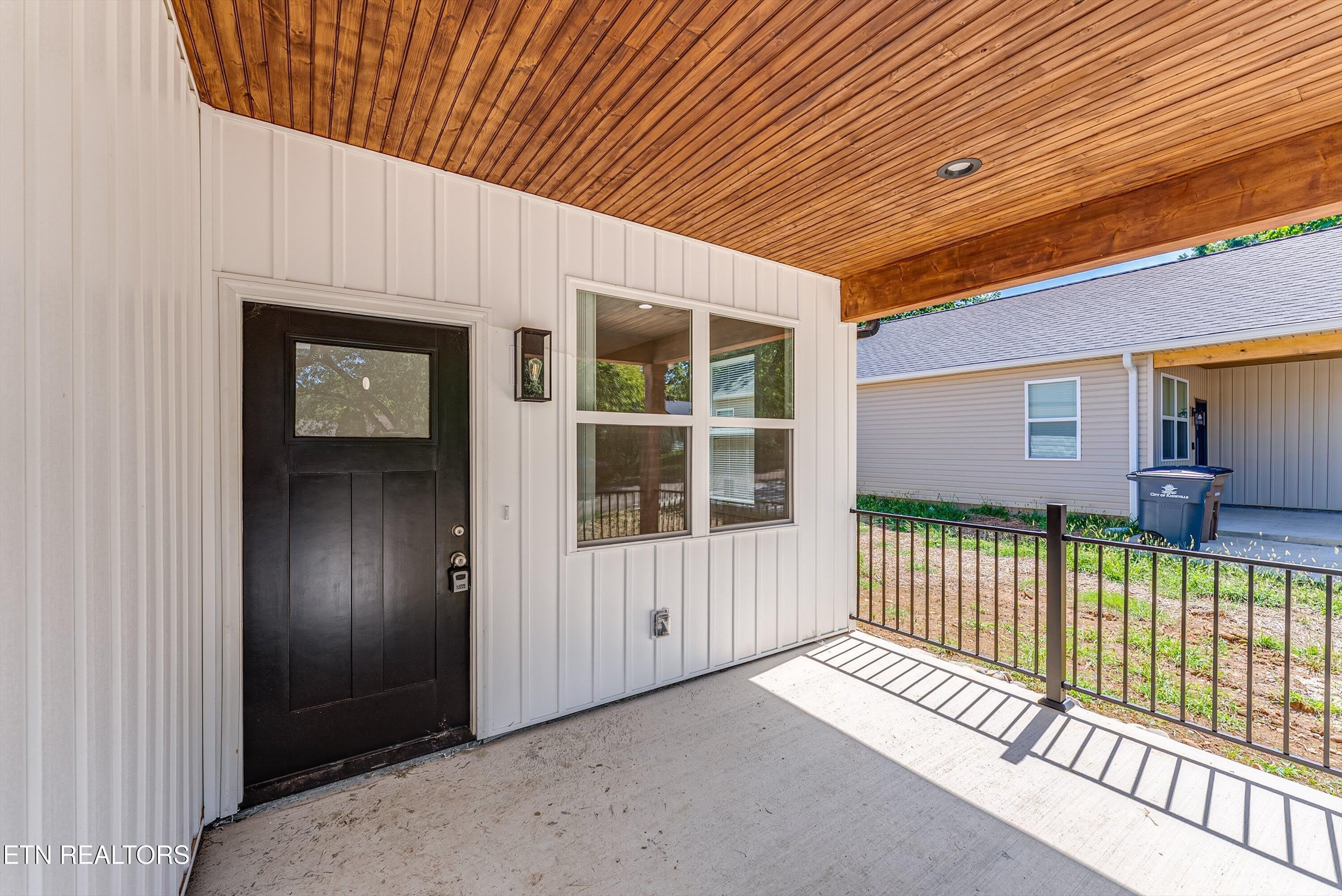 818 W Anderson Ave – photo 3