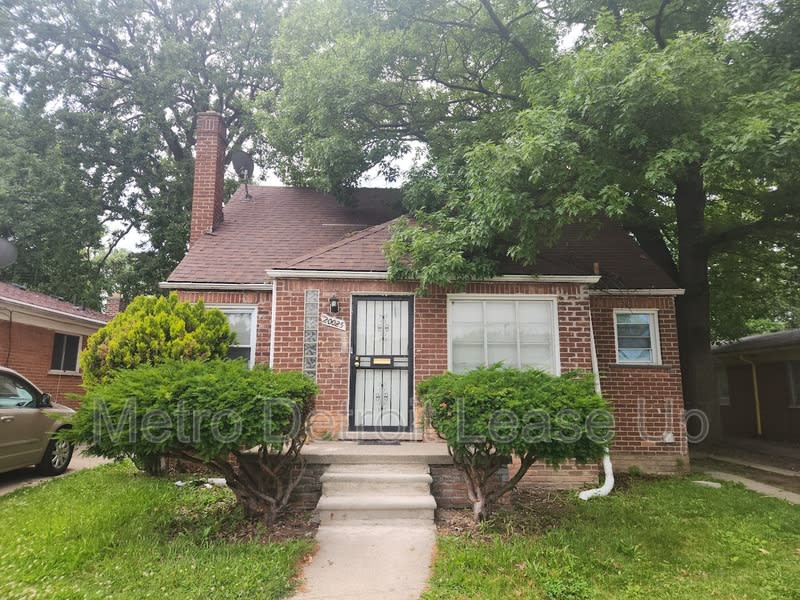 20025 Hubbell Avenue – photo 1