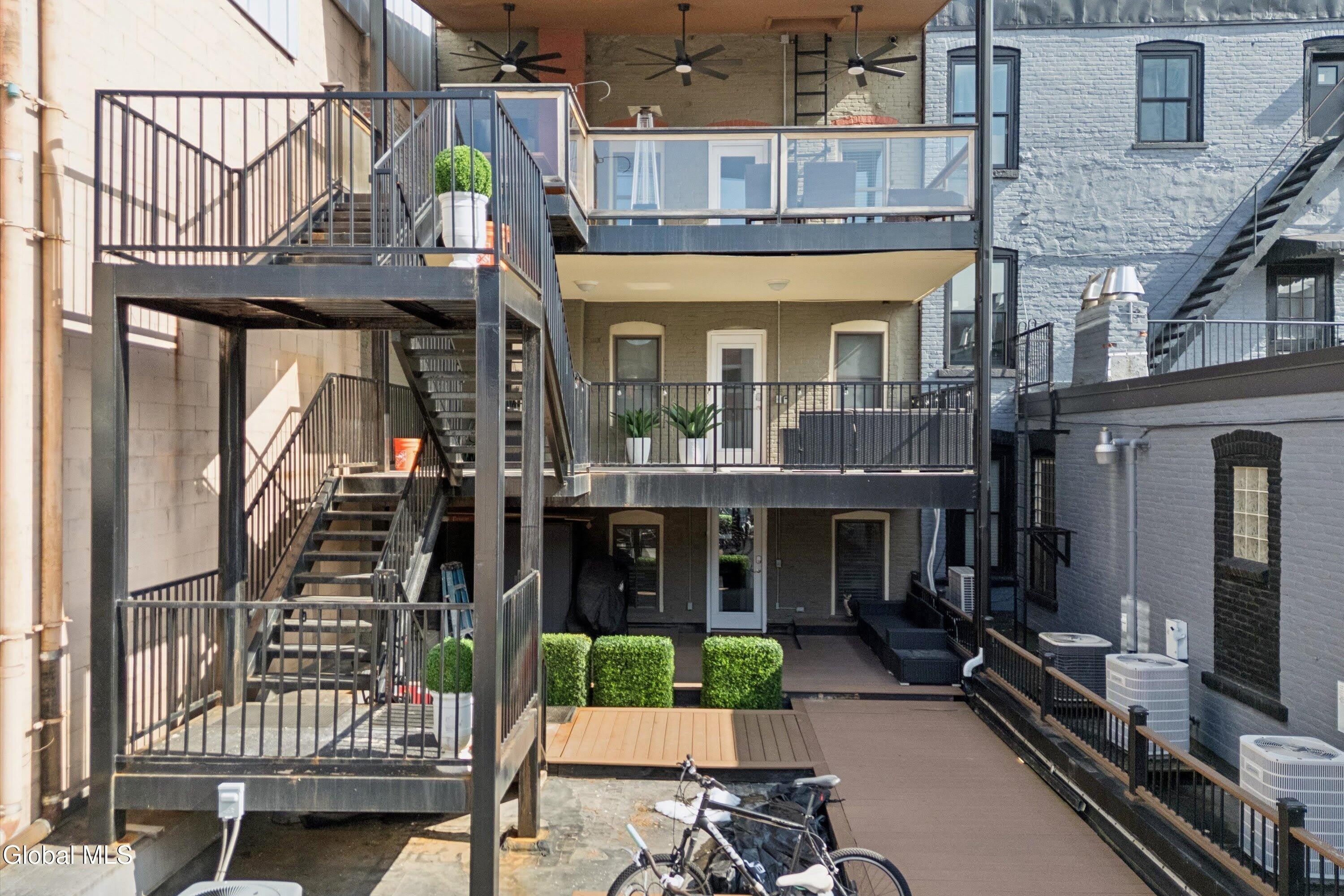 425 Broadway – photo 3