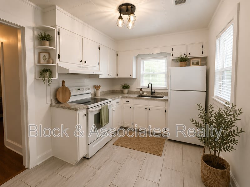 326 Pickett Place – photo 2
