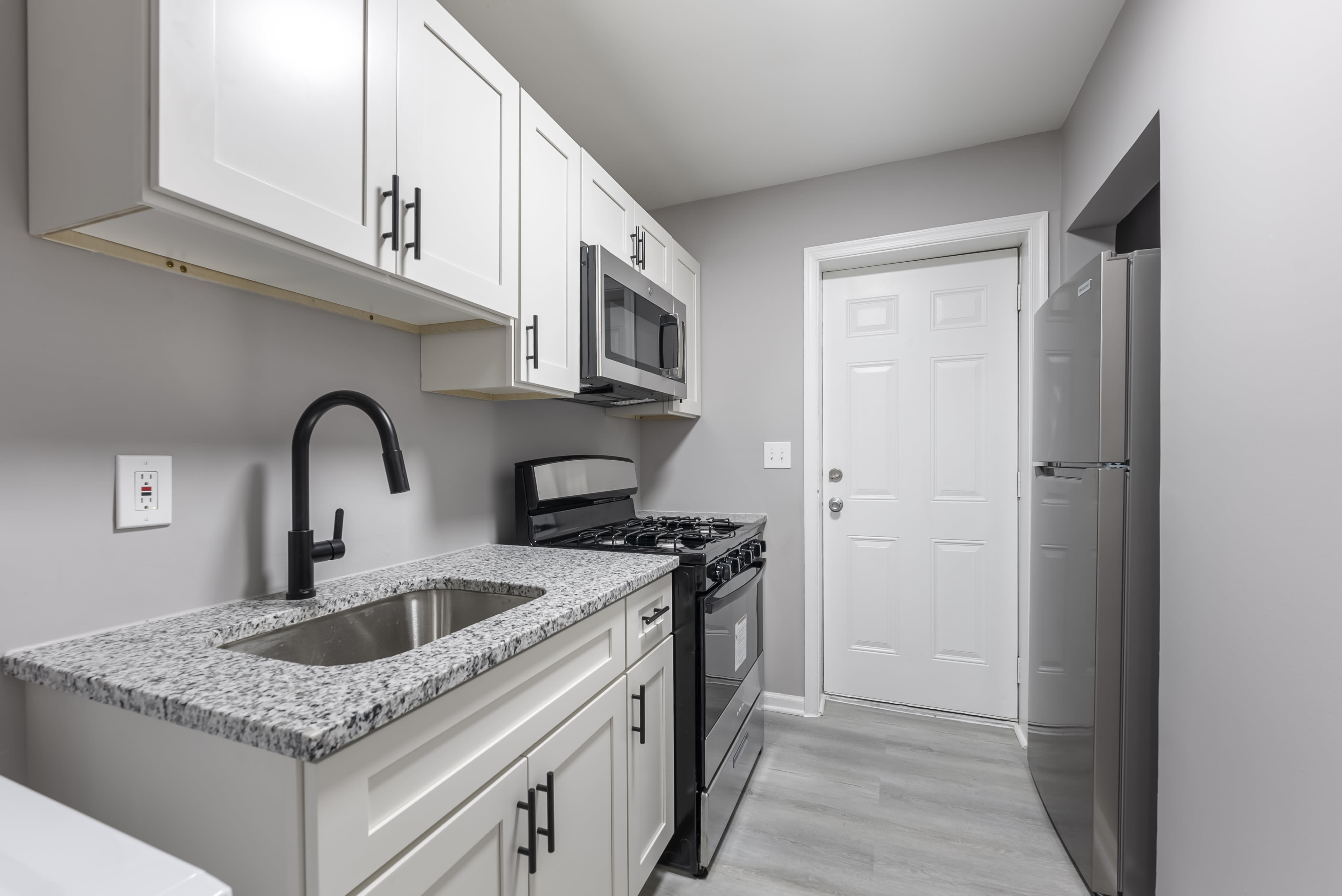 3514 Clifton Ave – photo 3