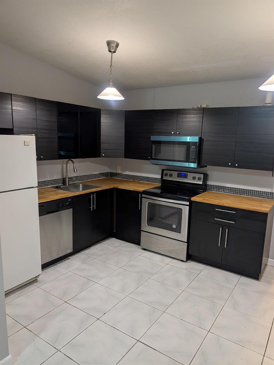 2990 Nw 7th Ct – photo 2