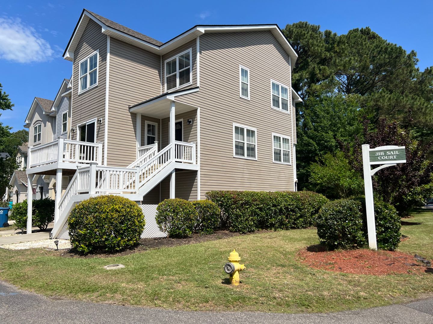 Beautiful Home, Mid-Island in Yacht Cove! – photo 1