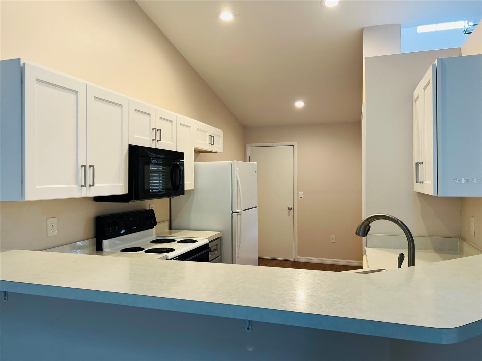 5440 ROSEWALL Circle – photo 4