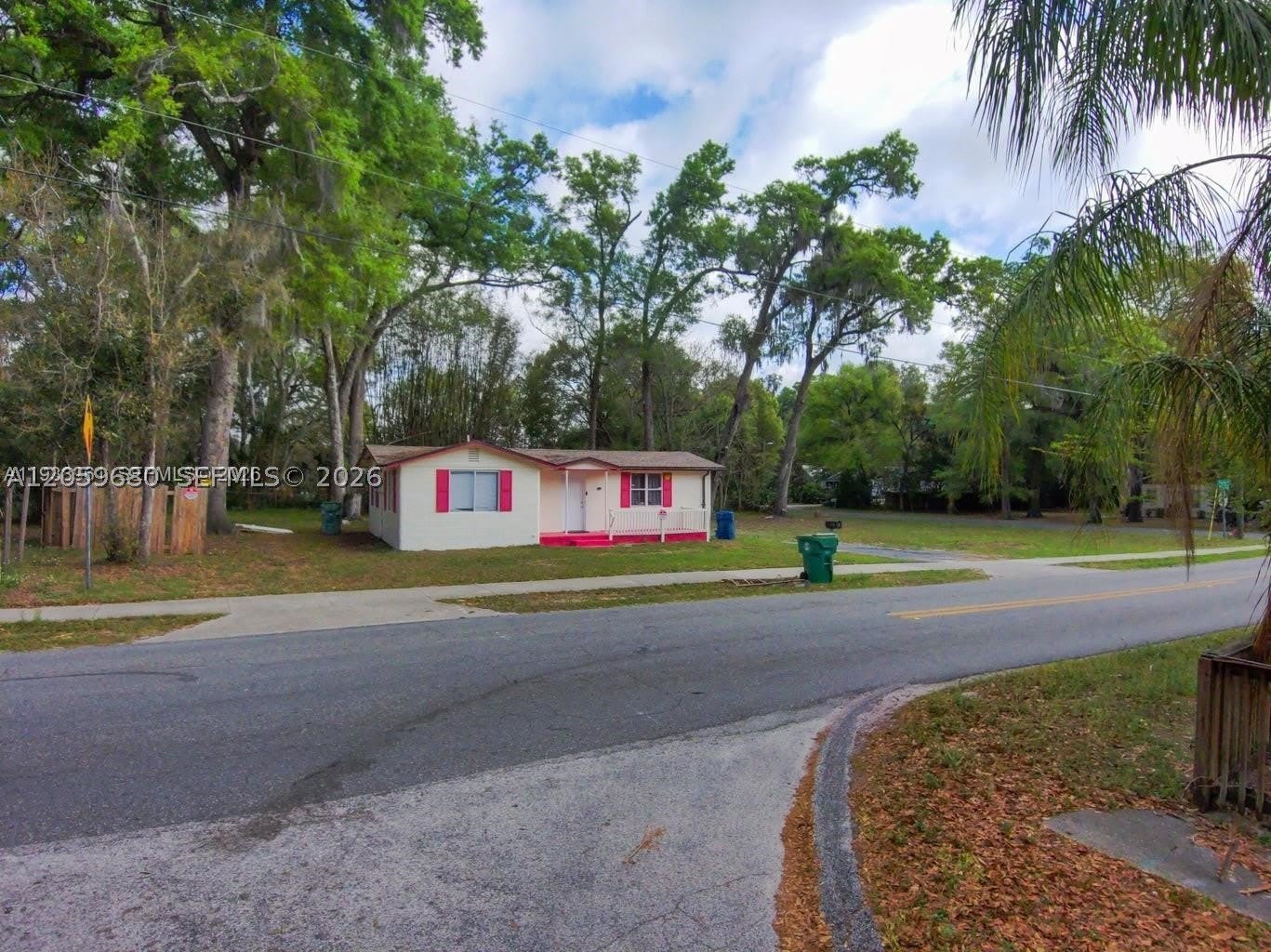 1135 E Voorhis Avenue – photo 1