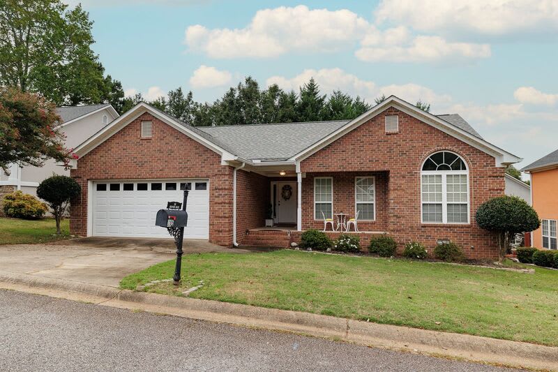 195 Bedford Drive – photo 1