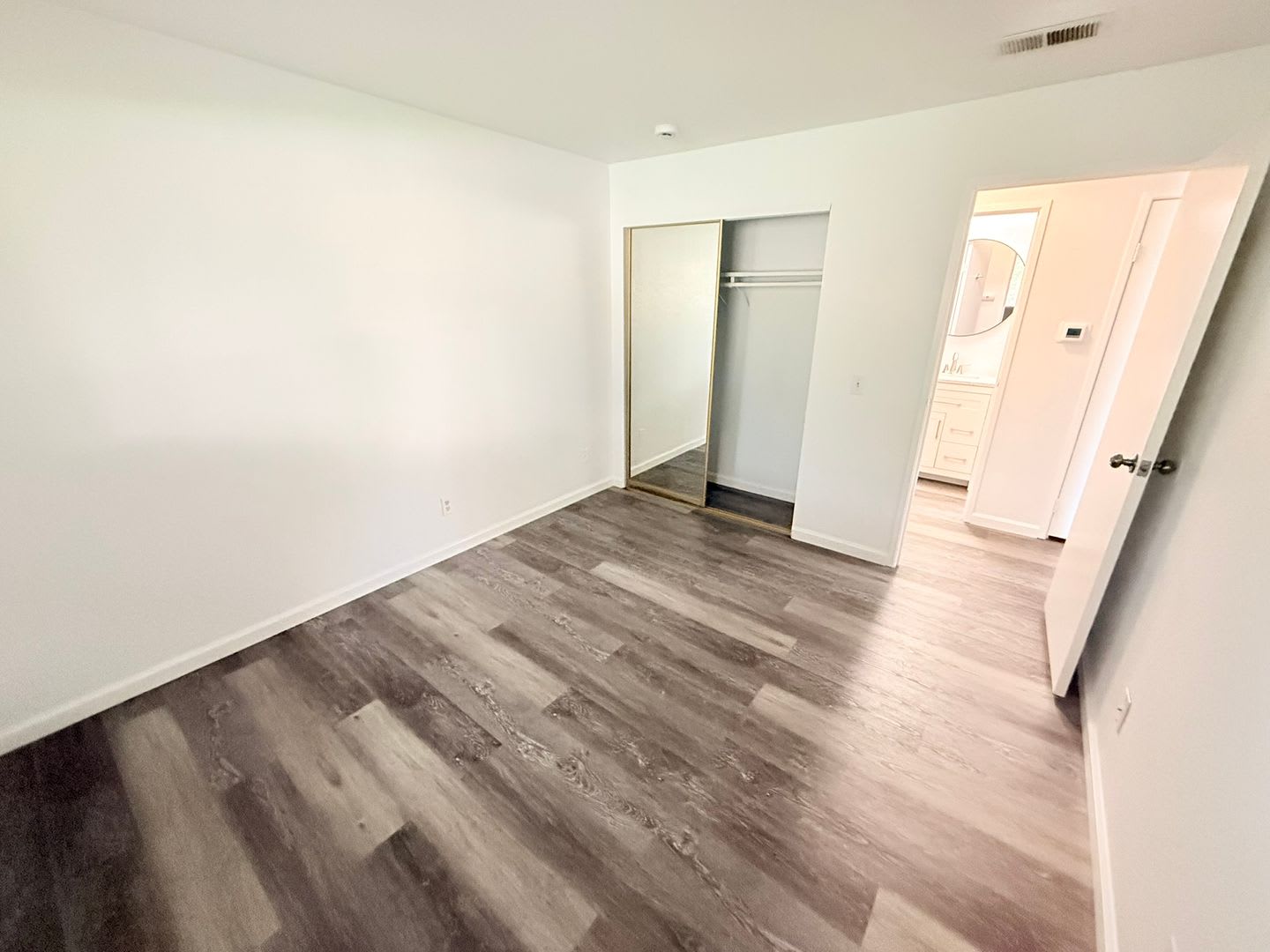 Beautifully Updated Corner Unit with Mountain Views in Palm Springs Villas I – photo 5