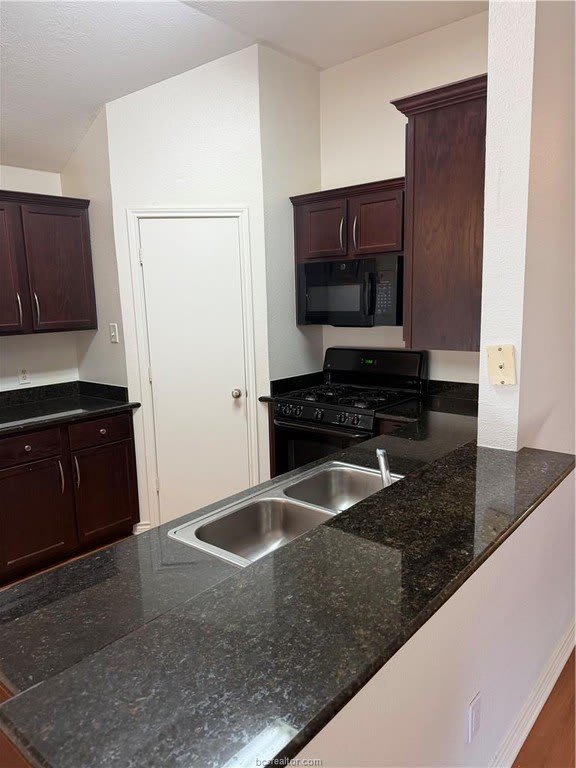 933 Crested Point Drive – photo 4