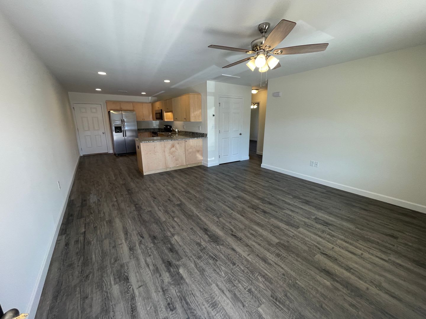 Available NOW! 2BD 1 BA Duplex in Super Convenient Location – photo 2