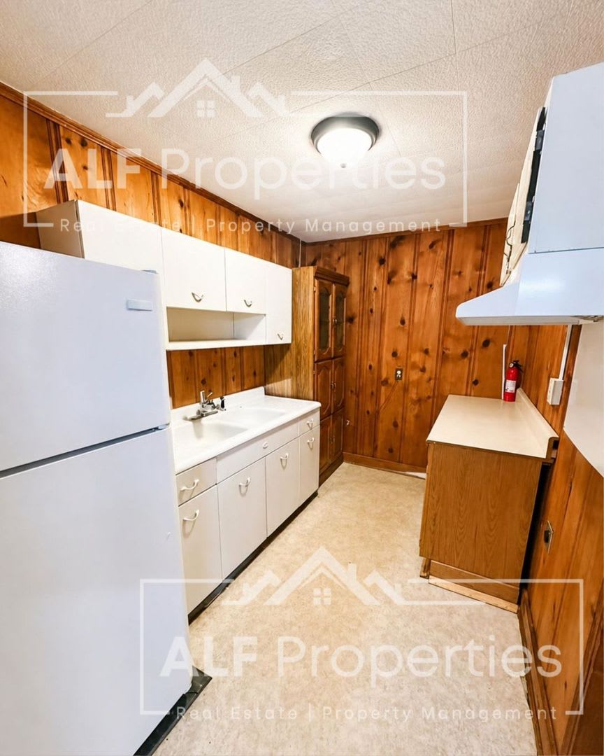 Charming 2-Bedroom Home with Bonus Sunroom, Covered Patio & Fenced Backyard – photo 4