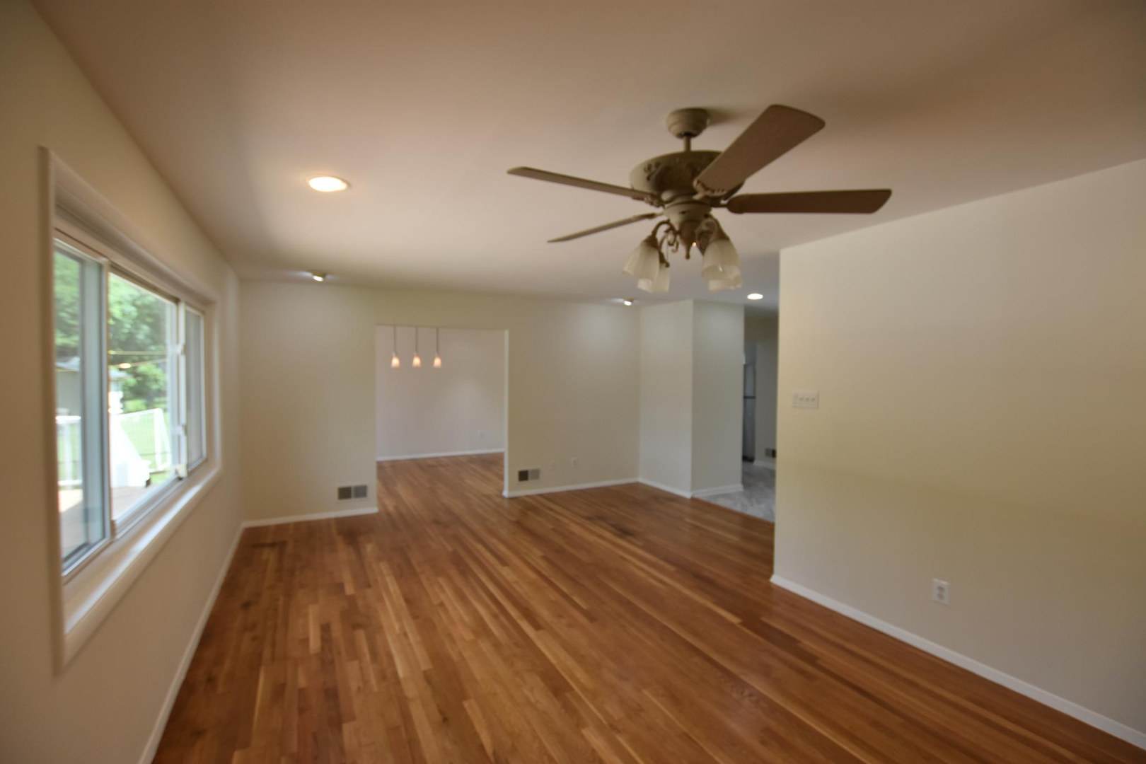 Fantastic 4BR/ 3BA Rambler in Aspen Hill – photo 2