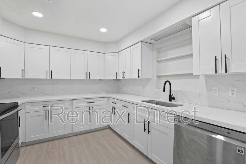 319 S Congress Avenue – photo 3