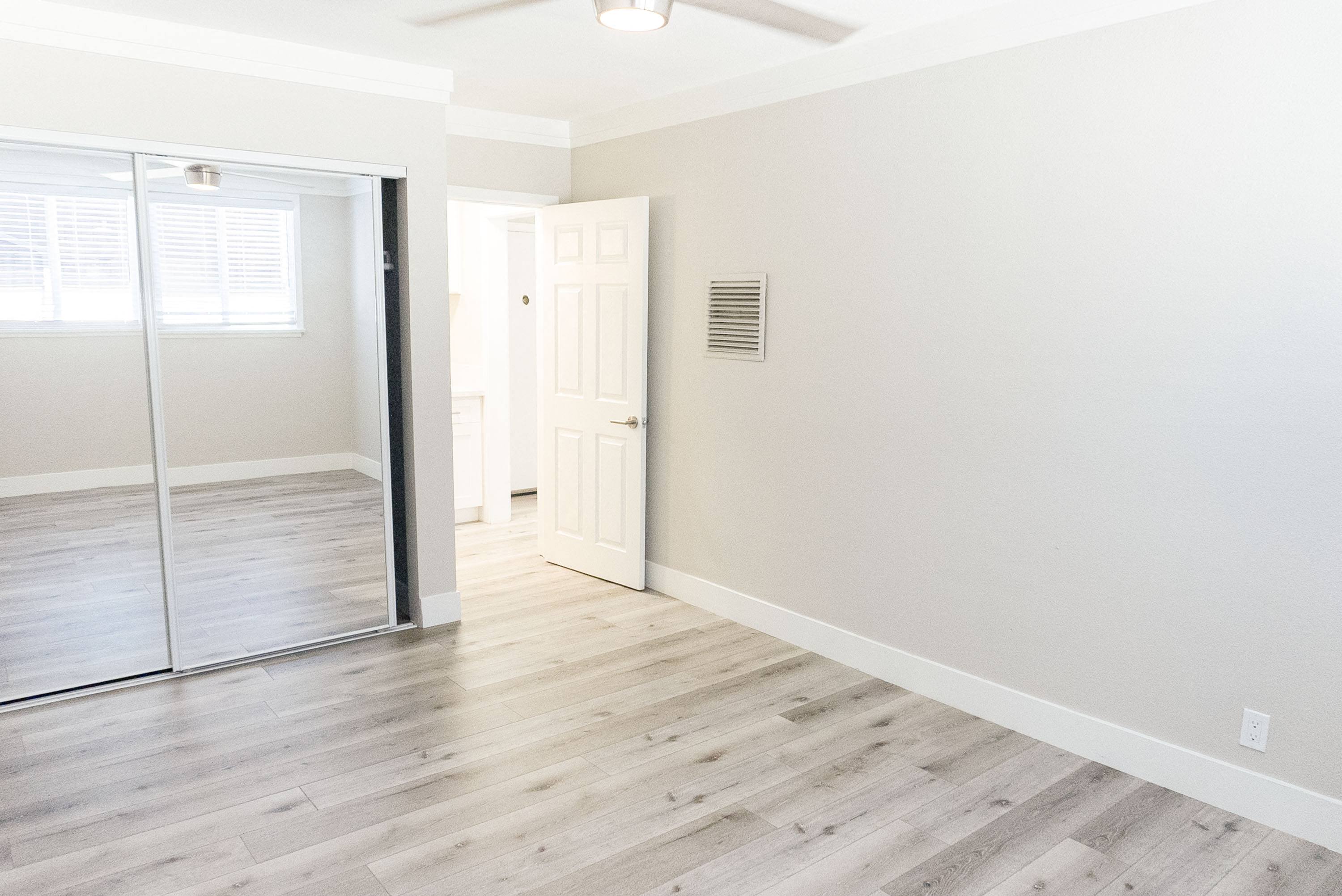 7510 Hollywood Apartments – photo 3