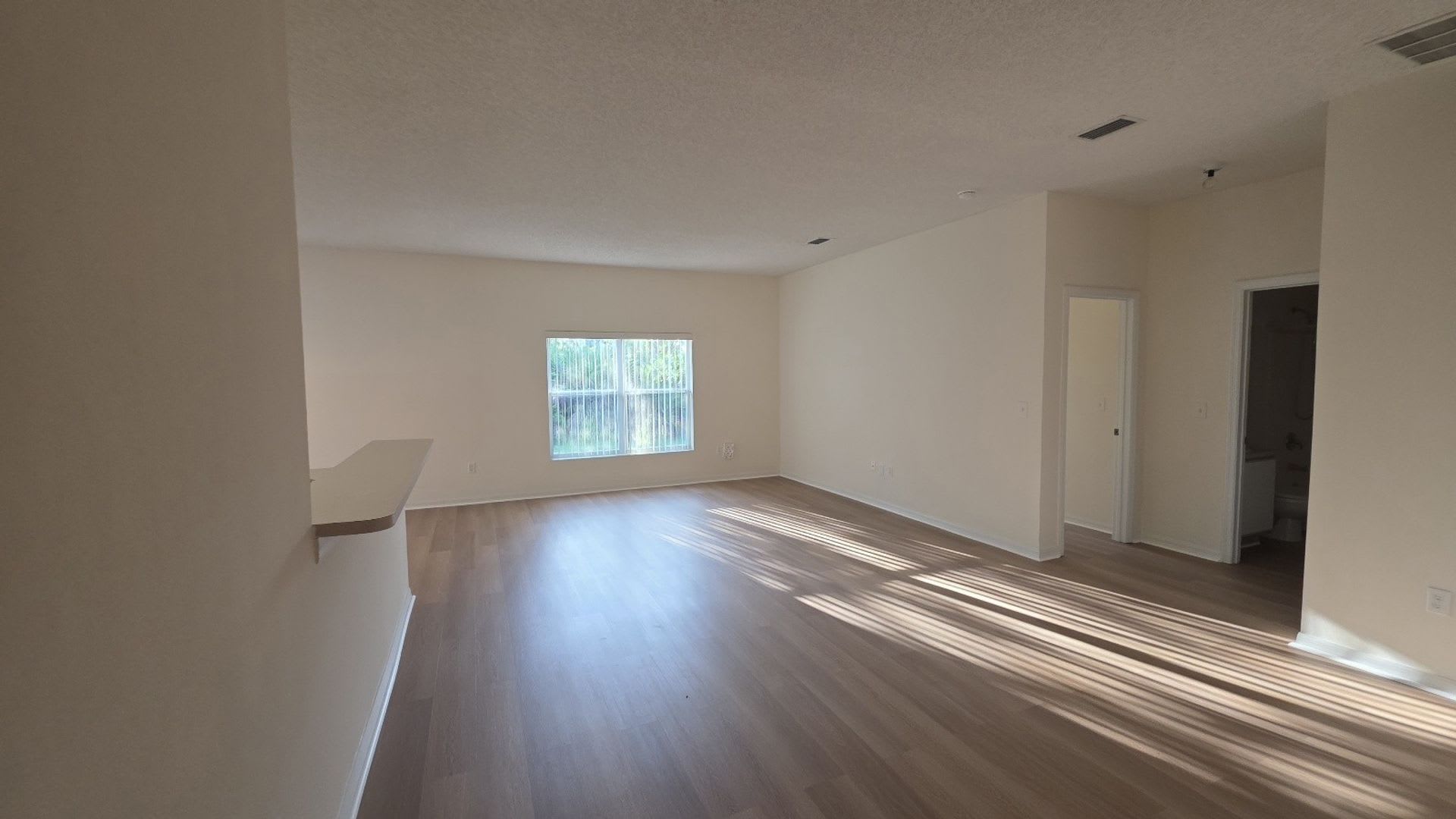 Newly renovated 3 bed, 2 bath home located minutes from Palm Coast dining, shopping, and the beach – photo 4