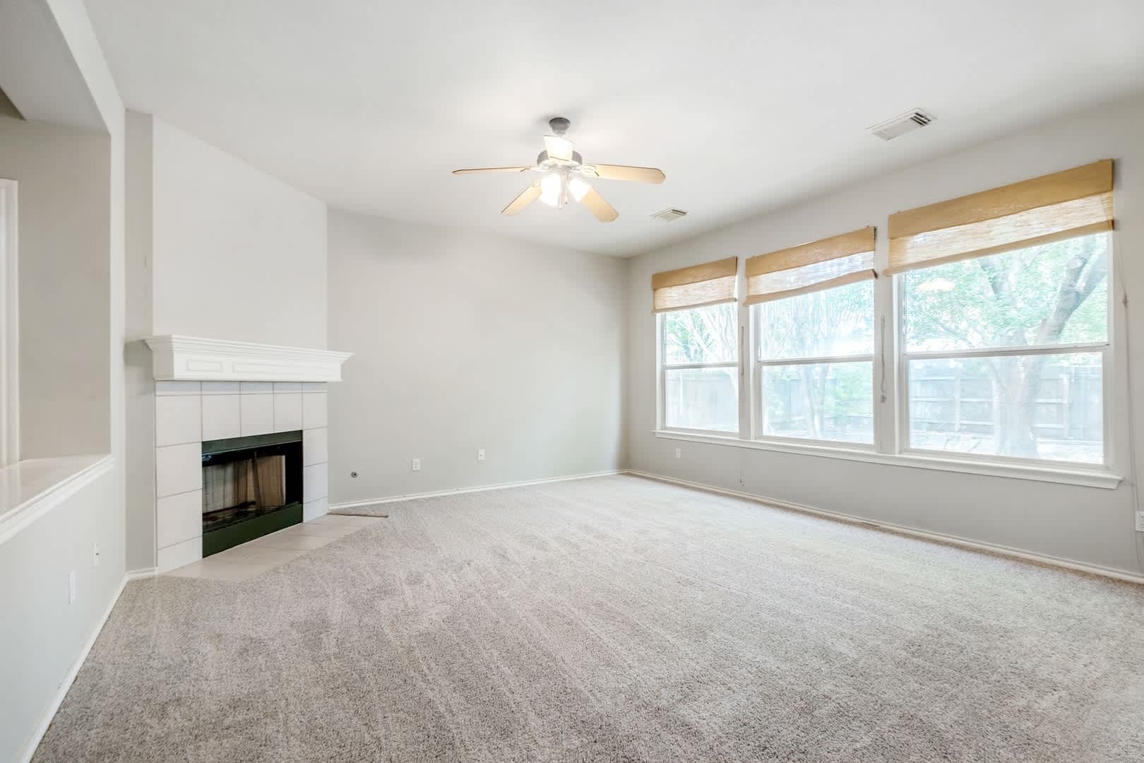 4 Bedroom, 2.5 Bath Home in Vista Oaks – photo 2