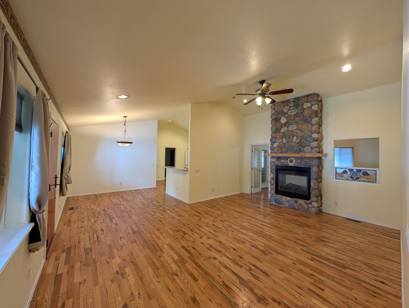 Beautiful 3 Bedroom Home In A Quiet Neighborhood – photo 3