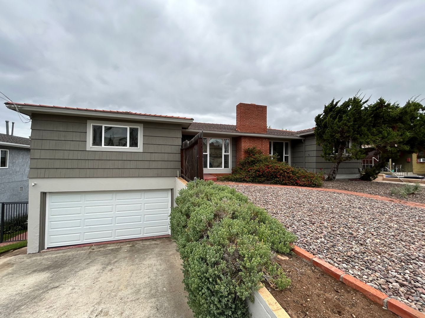 5 Bedroom, 3 Bath in College Area!! – photo 1