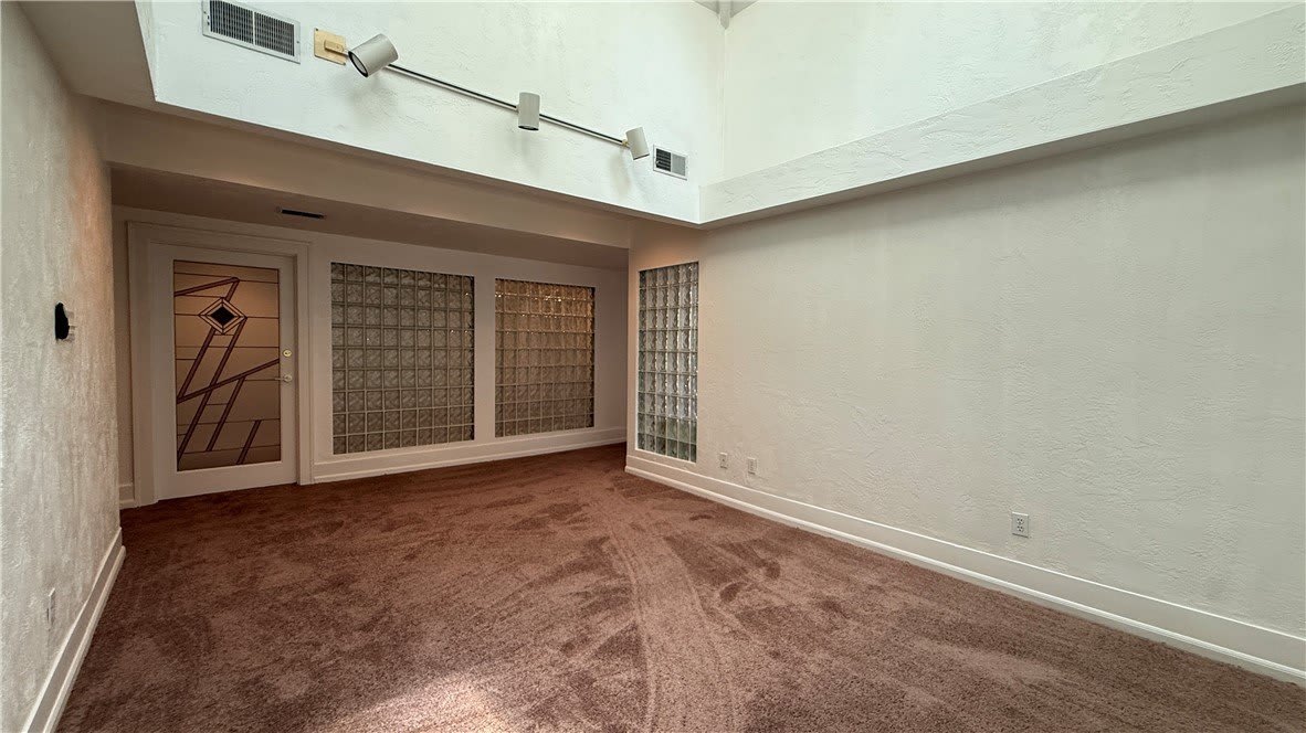 329 Castle Shannon Blvd – photo 5